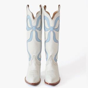 ✨ BRAND NEW Petite Paloma Claire Bow Boot in Bone & Powder Blue ✨